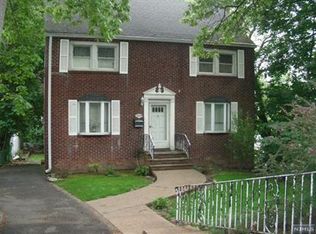 1059 Sussex Rd, Teaneck, NJ 07666