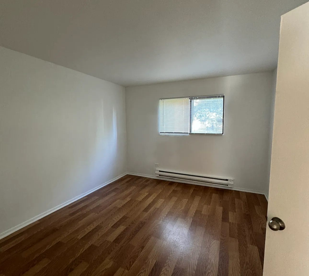 1 bed, 950 sqft, $1,150 — Photo 2
