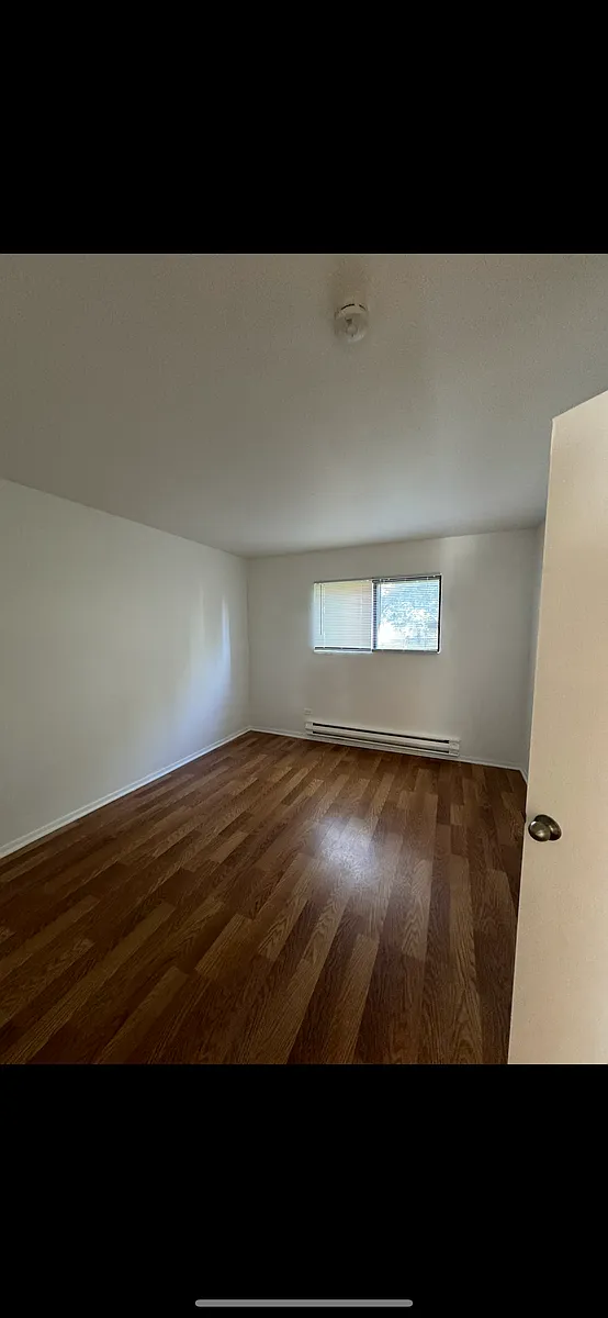 Building Photo - 14051 Kilpatrick Ave #2
