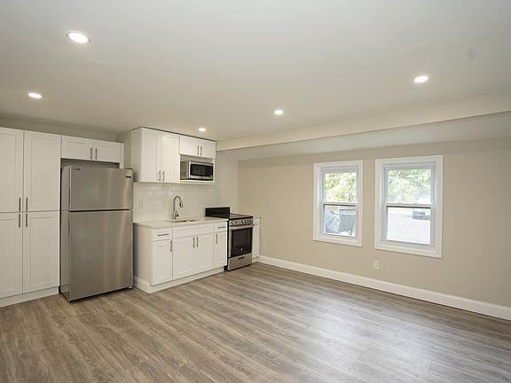 4th image of 2299 Ocean Ave #2