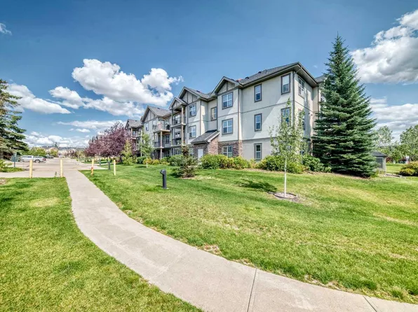 37 Prestwick Dr SE #204, Calgary, AB T2Z 4Z2