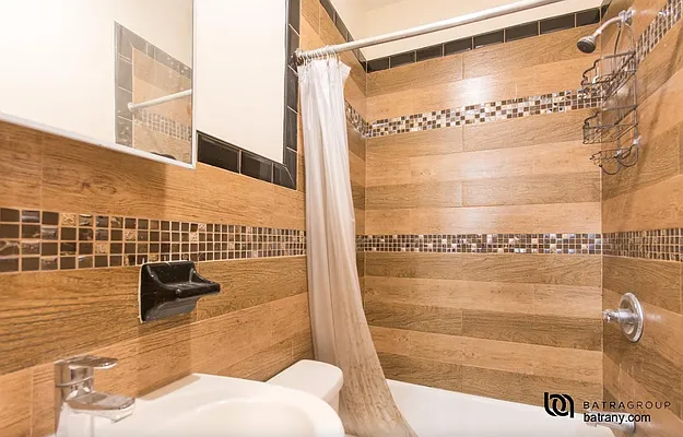 Rented by Batra Group Inc | media 27