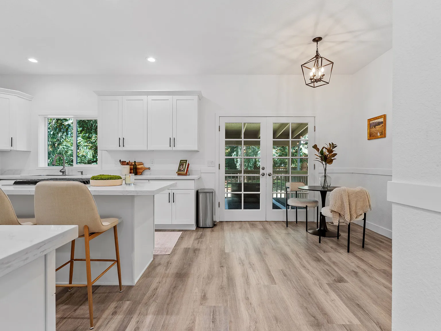 5 bed, 2.5 bath, 3400 sqft, $4,195 — Photo 4