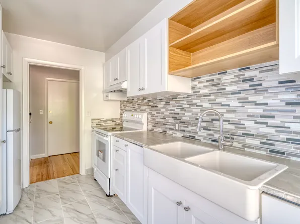 2244 NW Overton St APT 3, Portland, OR 97210