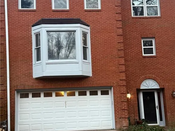 255 Dunwoody Creek Cir, Sandy Springs, GA 30350