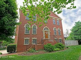 6325 Barcroft Mews Dr, Falls Church, VA 22041