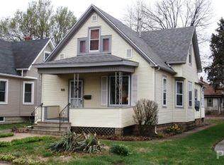 916 Highland Ave, Pekin, IL 61554