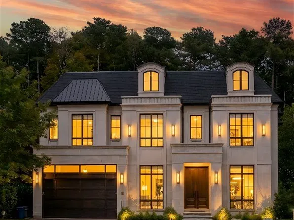 11 Montressor Dr, Toronto, ON M2P 1Y9