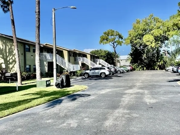 4753 Orange Grove Blvd #G8, North Fort Myers, FL 33903