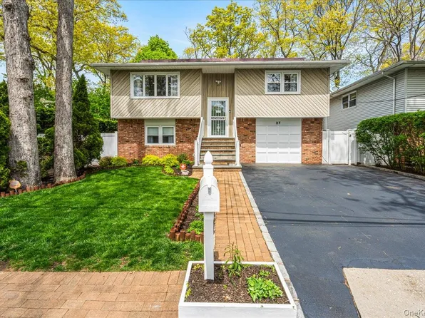 27 Stuyvesant Street, Huntington, NY 11743