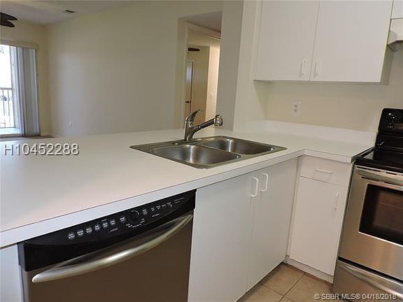 4th image of 430 SE 7th St APT 203E