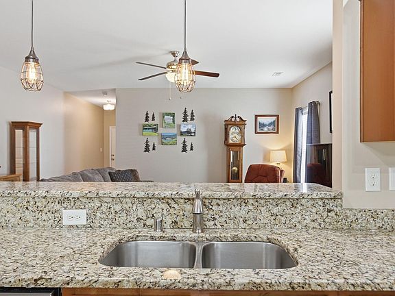 5th image of 120 Stephen Dr