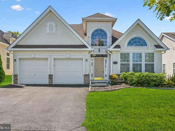 7 Honeysuckle Dr, Manahawkin, NJ 08050
