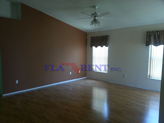 4th image of 319 English Oak Ct