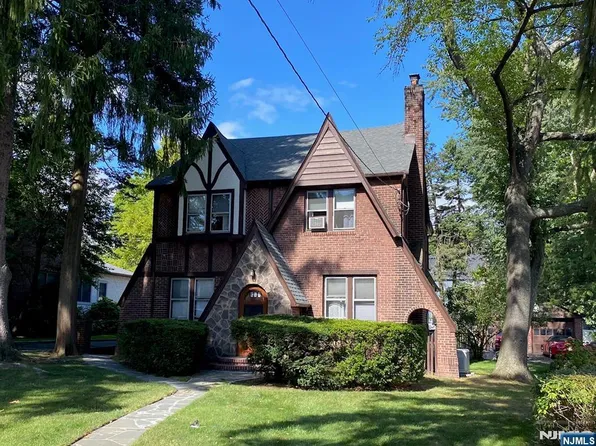 161 Cherry Ln, Teaneck, NJ 07666