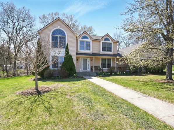 101 Cherry Ln, Amherst, MA 01002