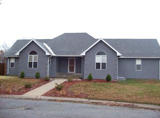 6 Will Ct, Halstead, KS 67056