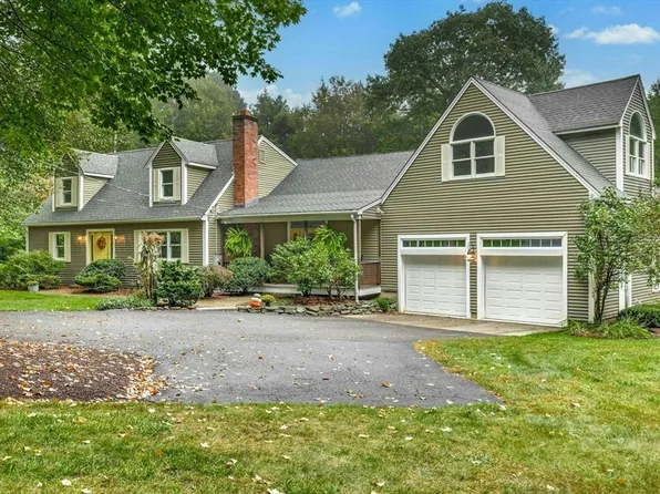 15 Rollingwoods Rd, Hubbardston, MA 01452