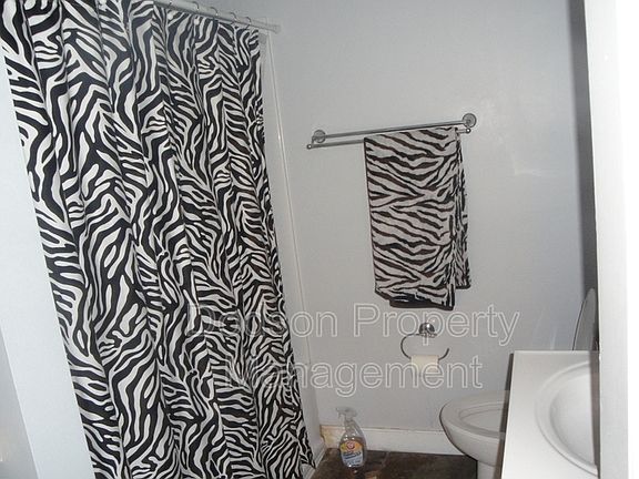 3rd image of 3007 Patterson Ave APT A