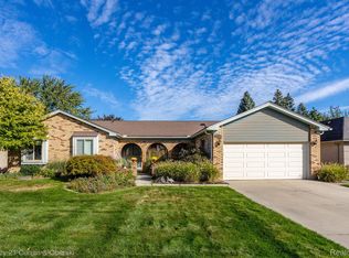 37708 Mallory Dr, Livonia, MI