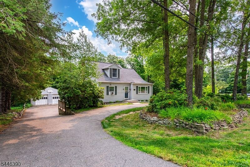 1st image of 872 Green Pond Rd
