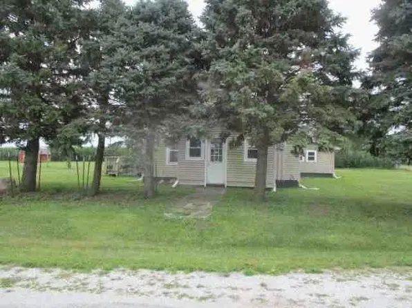 101 County Road 100 N, Ivesdale, IL 61851