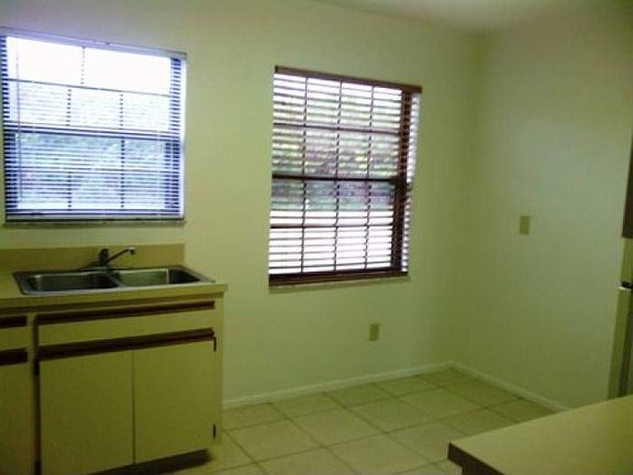 3rd image of 1461 SE Belcrest St