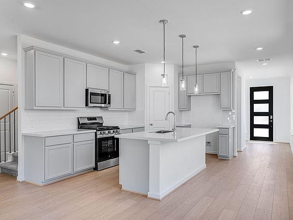 3rd image of 22127 Strathfield Cir