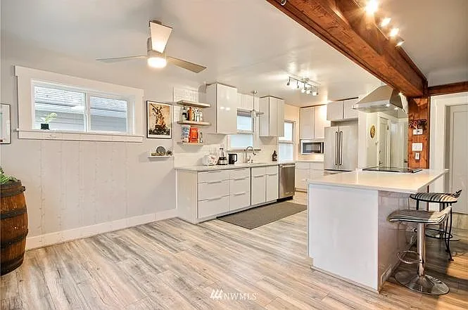5 bed, 2400 sqft, $5,500 — Photo 3
