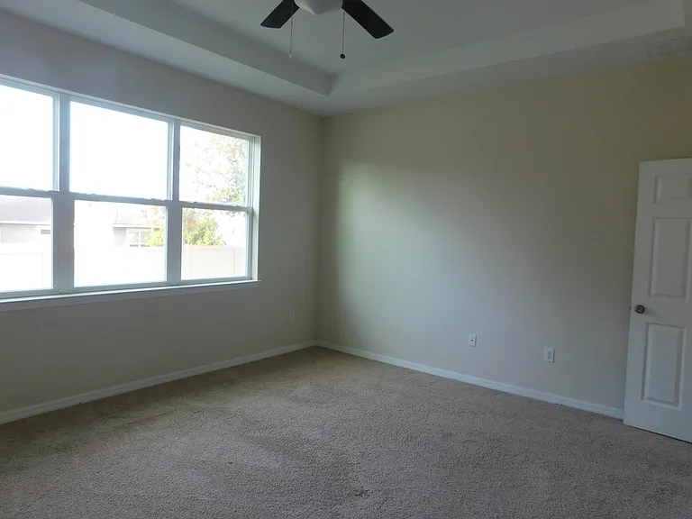 2135 Donahue Dr — Photo 15