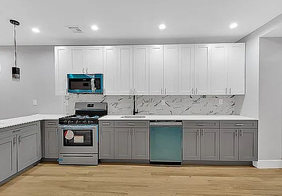 2nd image of 14 Roosevelt Pl #2
