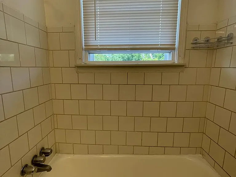14800 E Vernor Hwy — Photo 30