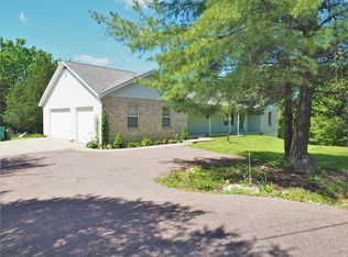 6244 N Lakeshore Dr, Hillsboro, MO 63050