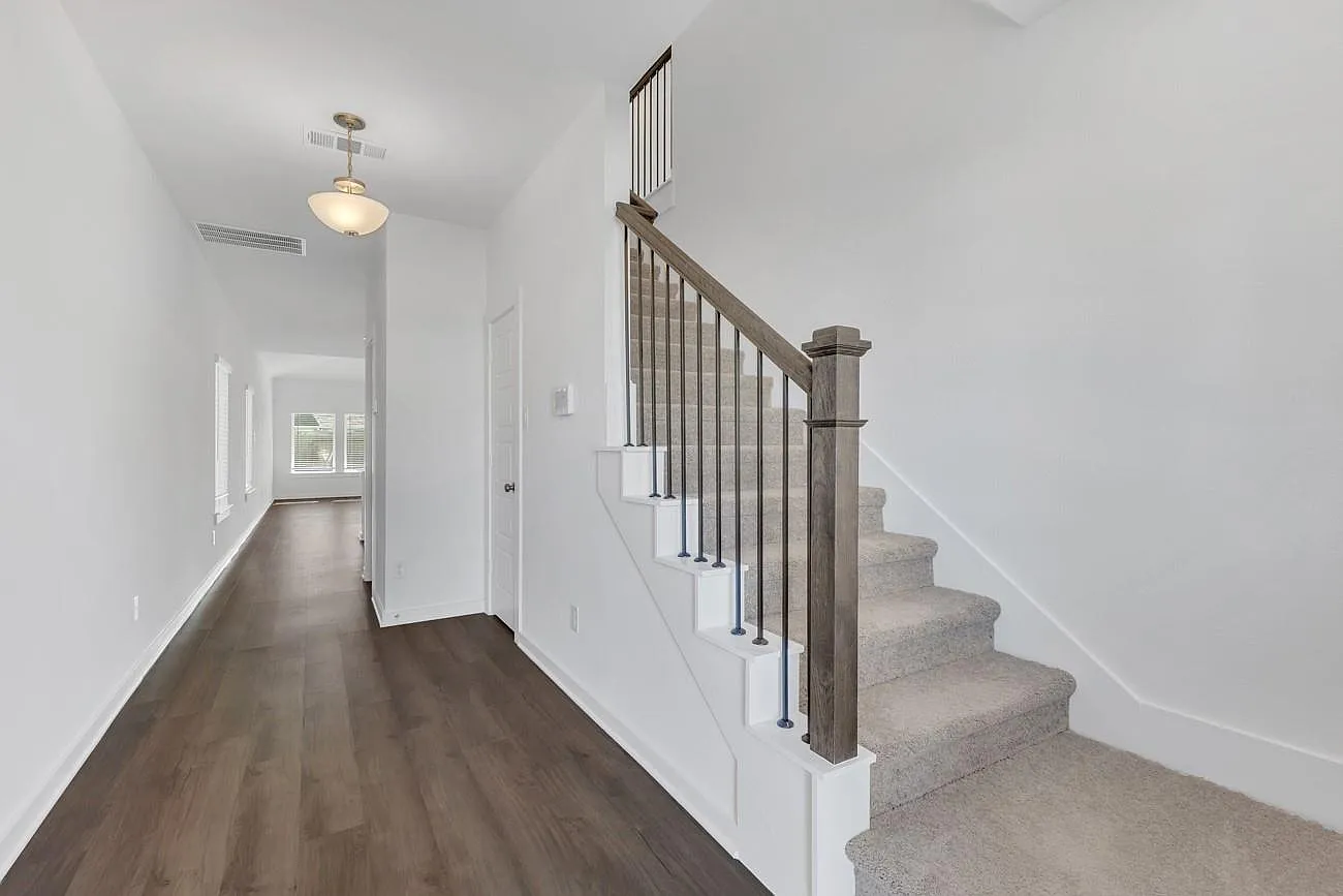 4 bed, 2.5 bath, 2404 sqft, $2,695 — Photo 3