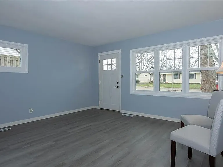 731 Worcester Ave — Photo 3
