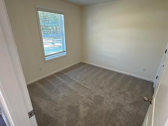 3rd image of 203 Fescue Dr