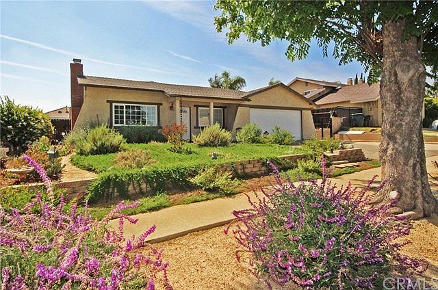 Attractive single-story East-facing home in Rancho Cucamonga!