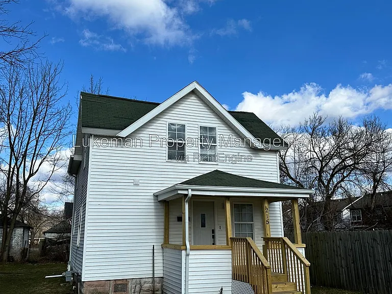 215 E North St — Photo 30