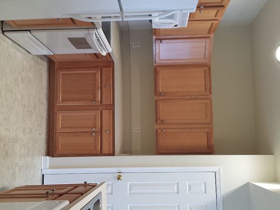 3rd image of 655 Woodbrook Dr APT 404