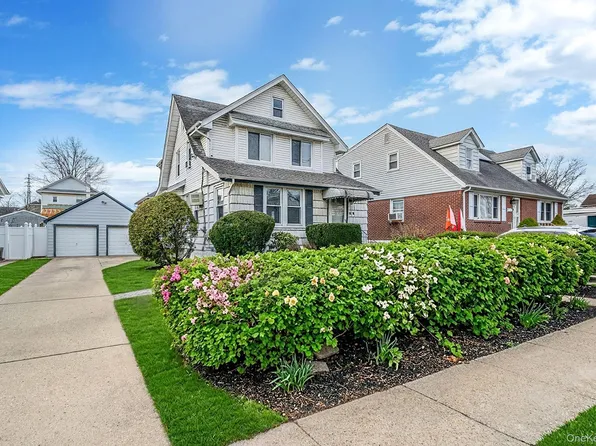 24718 137th Avenue, Rosedale, NY 11422