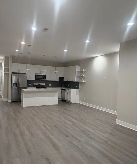 5549 N Lincoln Ave #1 — Photo 3