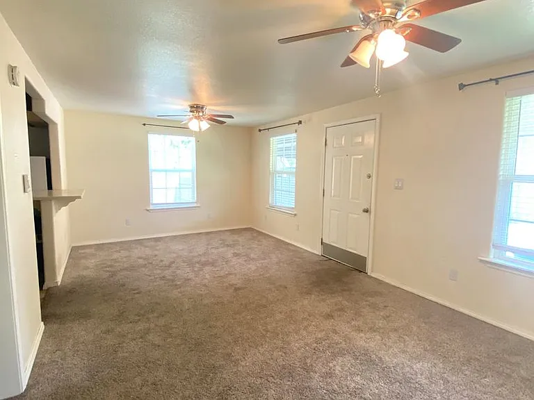 Studio Garage Apt In Nw Okc Youngs Englewood Add — Photo 3