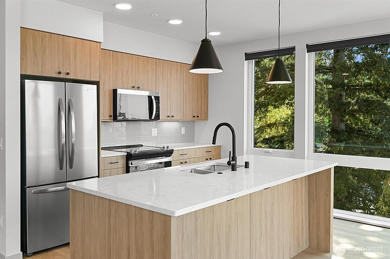 4th image of 820 N State Street #412