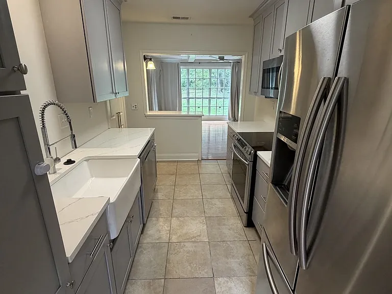 3834 Kenwood Ave — Photo 2
