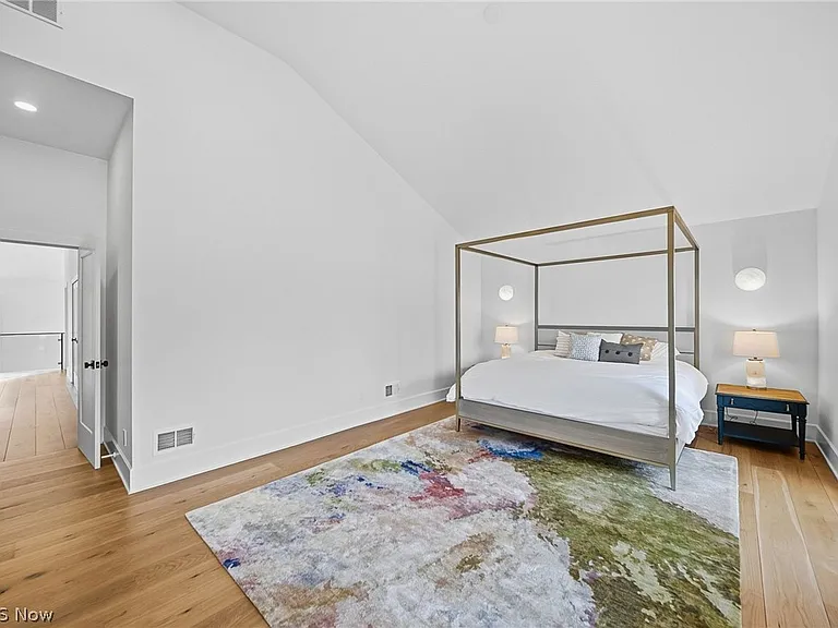 1440 W 57th St — Photo 26