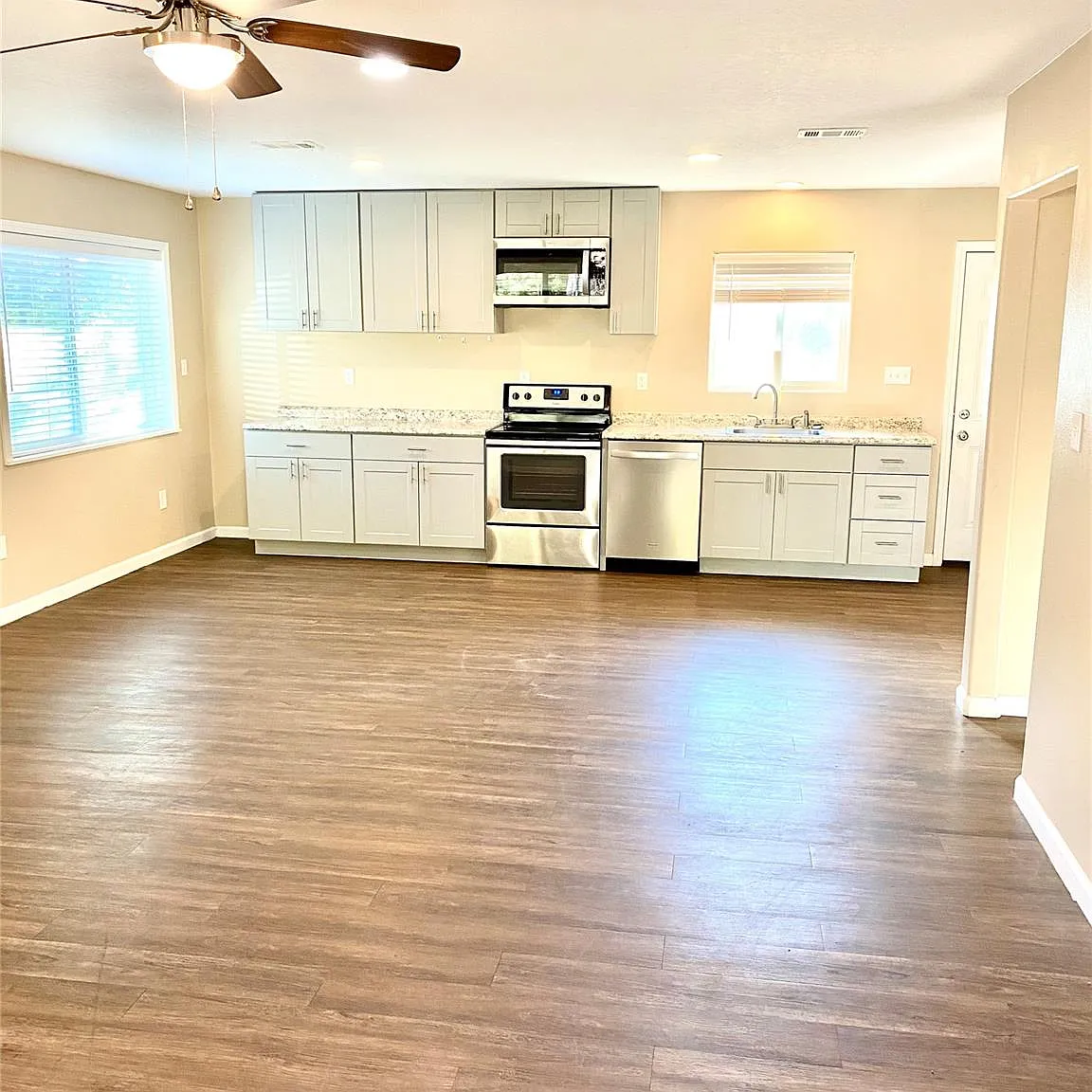 3 bed, 1.5 bath, 1175 sqft, $1,300 — Photo 4