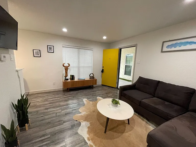 5109 Gaston Ave — Photo 1
