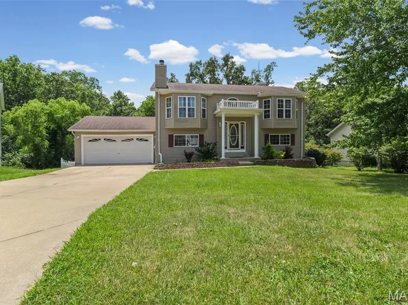 704 Sportsmans Ct, Warrenton, MO 63383