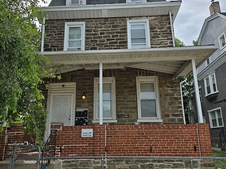 710 E Chelten Ave — Photo 2