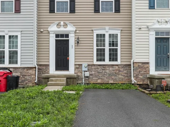 85 Norwood Dr, Falling Waters, WV 25419